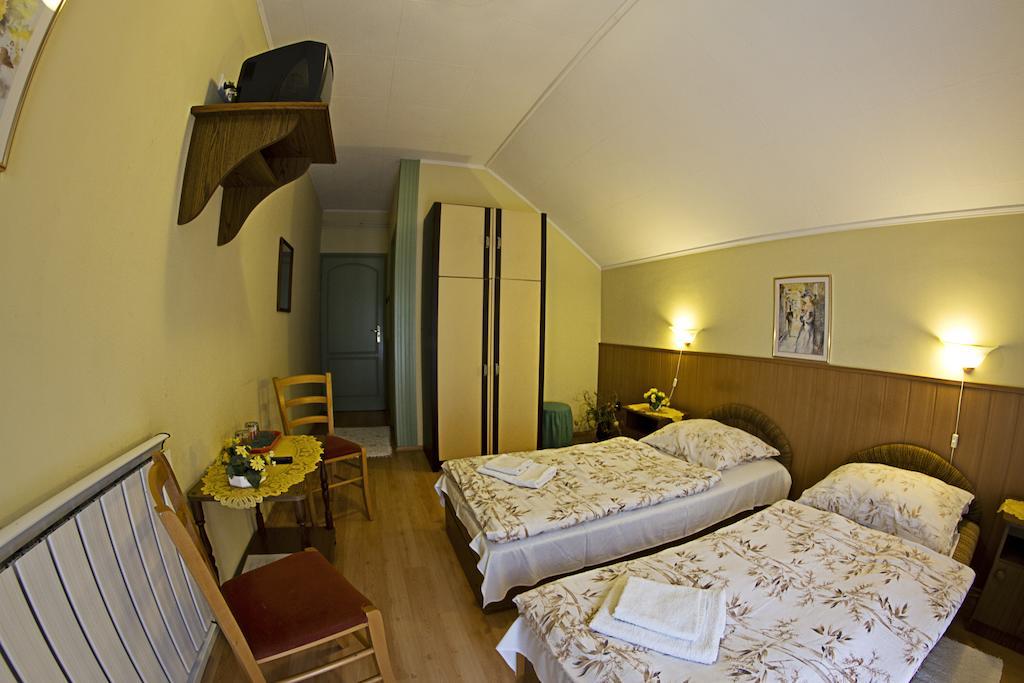 Muskatli Panzio Bed & Breakfast Gyor Bilik gambar
