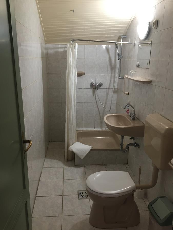 Muskatli Panzio Bed & Breakfast Gyor Luaran gambar
