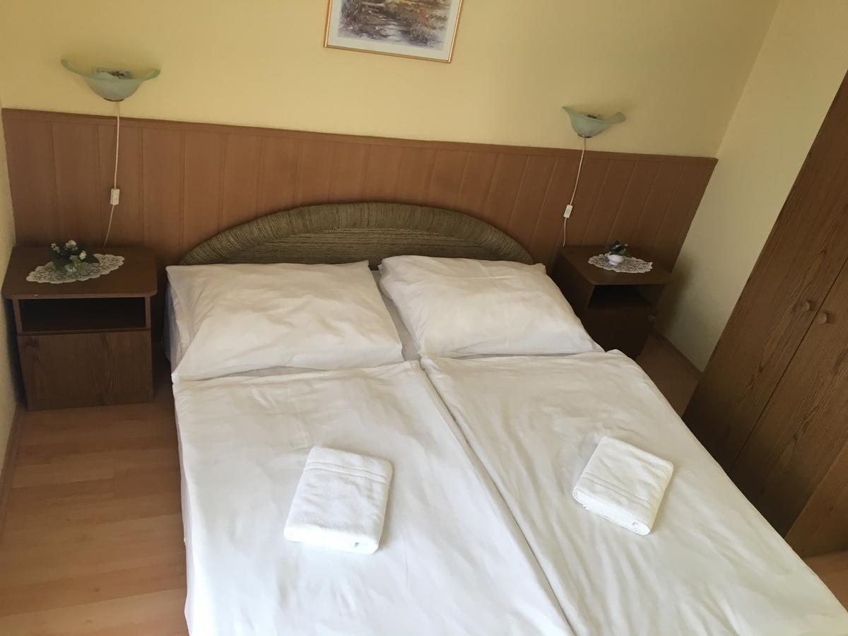 Muskatli Panzio Bed & Breakfast Gyor Luaran gambar