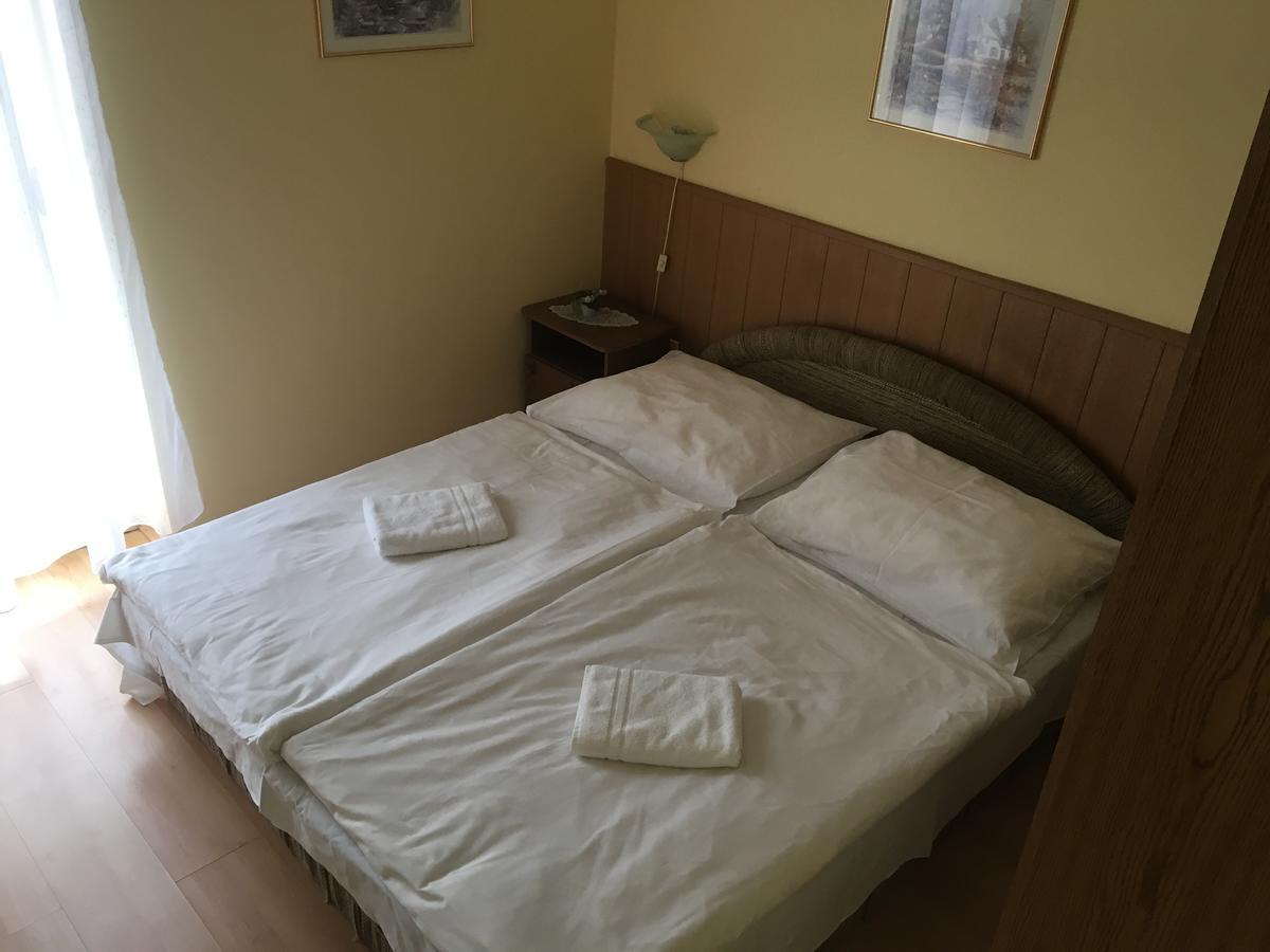 Muskatli Panzio Bed & Breakfast Gyor Luaran gambar