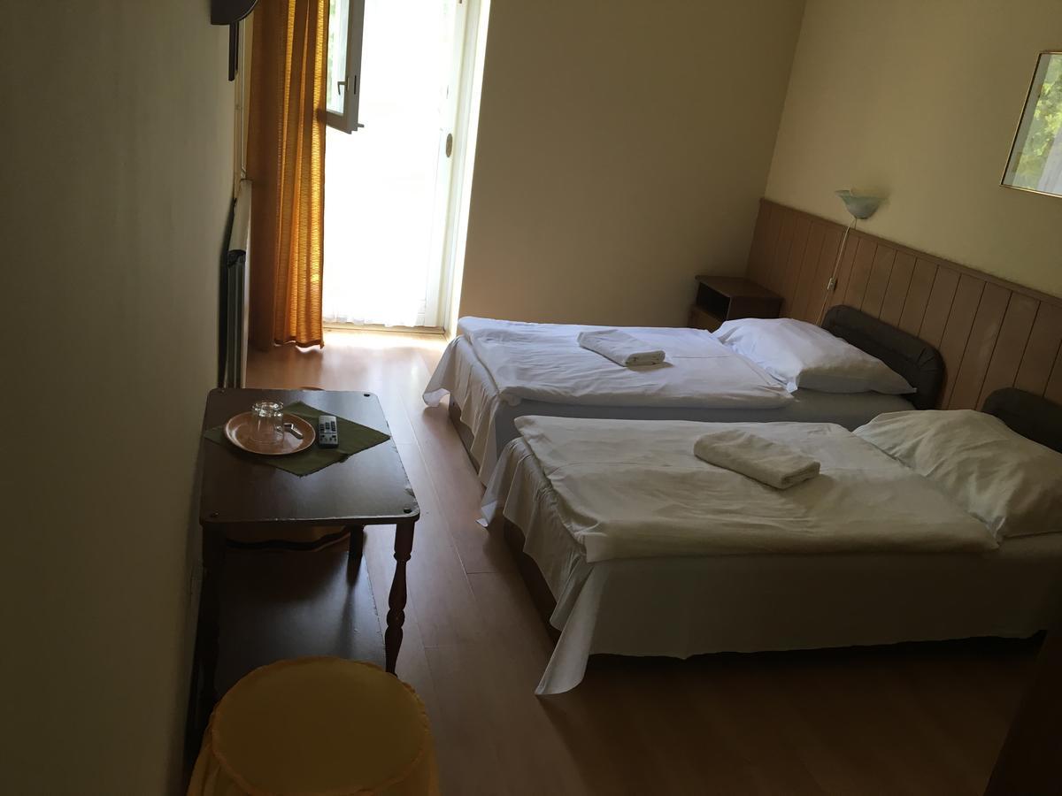 Muskatli Panzio Bed & Breakfast Gyor Luaran gambar